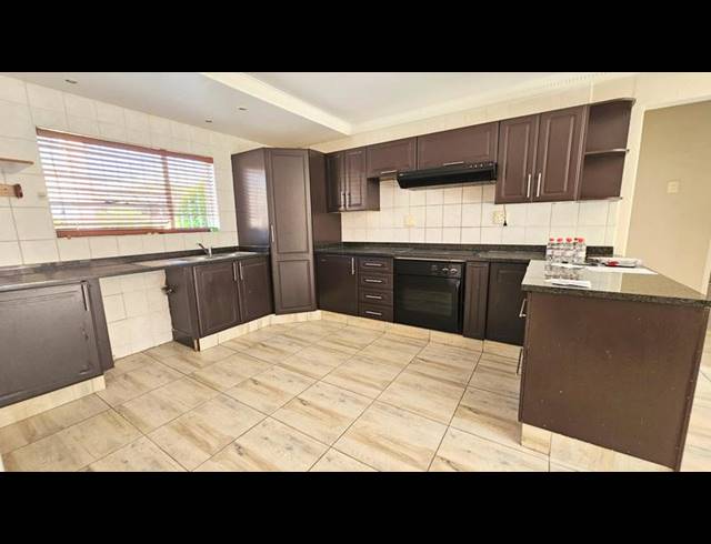 4 BEDROOM TOWNHOUSE FOR SALE IN EDEN GLEN